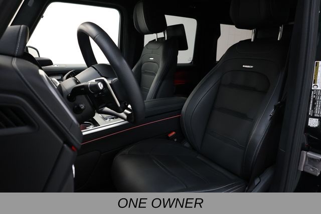 Mercedes-Benz G-Class Vehicle Full-screen Gallery Image 09