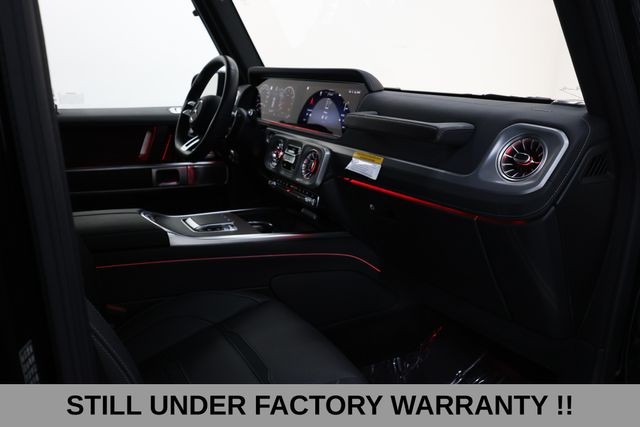 Mercedes-Benz G-Class Vehicle Full-screen Gallery Image 18