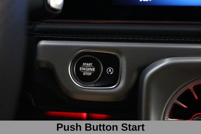 Mercedes-Benz G-Class Vehicle Full-screen Gallery Image 24