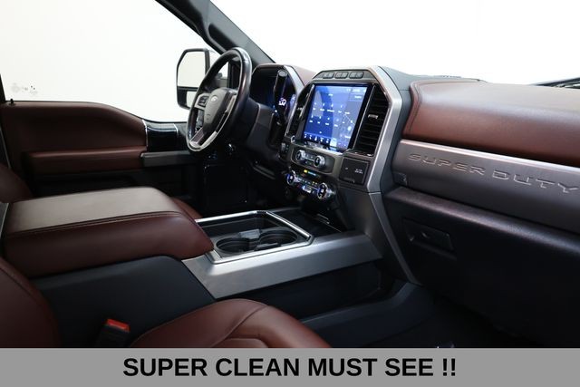 Ford Super Duty F-350 SRW Vehicle Full-screen Gallery Image 17