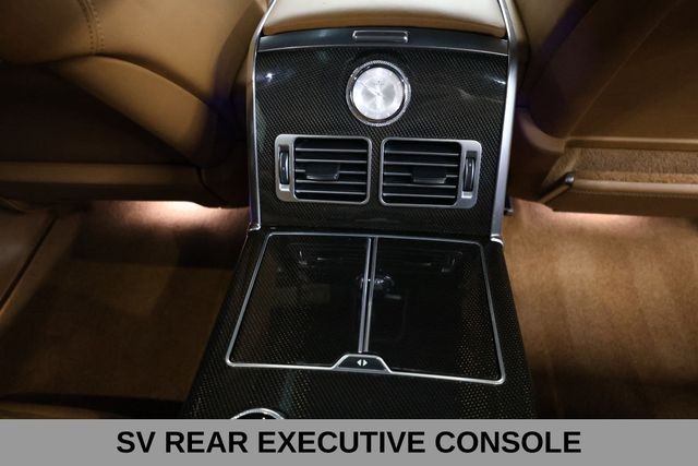 Land Rover Range Rover Vehicle Full-screen Gallery Image 16
