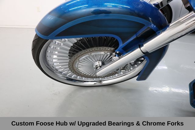 Harley-Davidson Street Glide Vehicle Full-screen Gallery Image 09