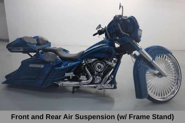 Harley-Davidson Street Glide Vehicle Full-screen Gallery Image 13