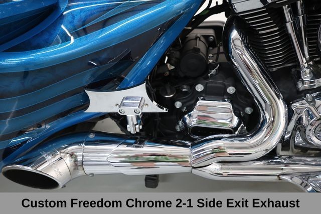 Harley-Davidson Street Glide Vehicle Full-screen Gallery Image 16