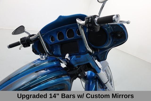 Harley-Davidson Street Glide Vehicle Full-screen Gallery Image 17