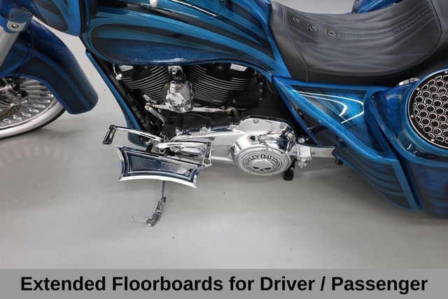 Harley-Davidson Street Glide Vehicle Full-screen Gallery Image 18