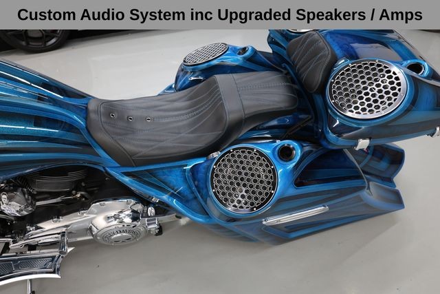 Harley-Davidson Street Glide Vehicle Full-screen Gallery Image 20
