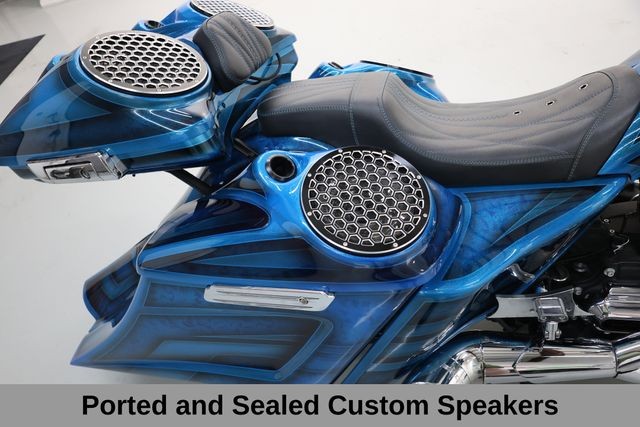 Harley-Davidson Street Glide Vehicle Full-screen Gallery Image 21