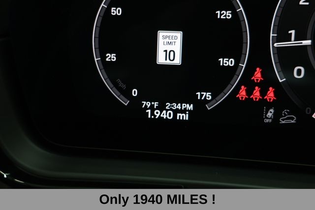 Porsche Cayenne Vehicle Full-screen Gallery Image 05