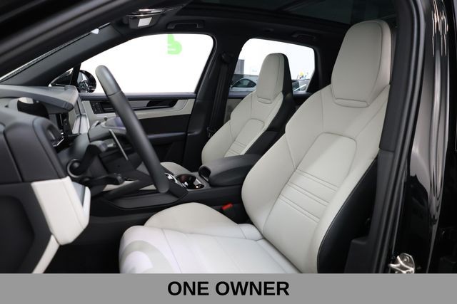 Porsche Cayenne Vehicle Full-screen Gallery Image 07
