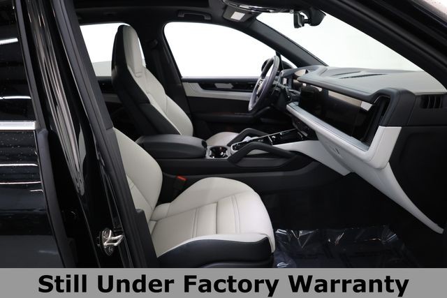 Porsche Cayenne Vehicle Full-screen Gallery Image 15