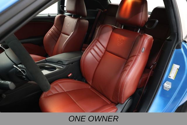Dodge Challenger Vehicle Full-screen Gallery Image 12