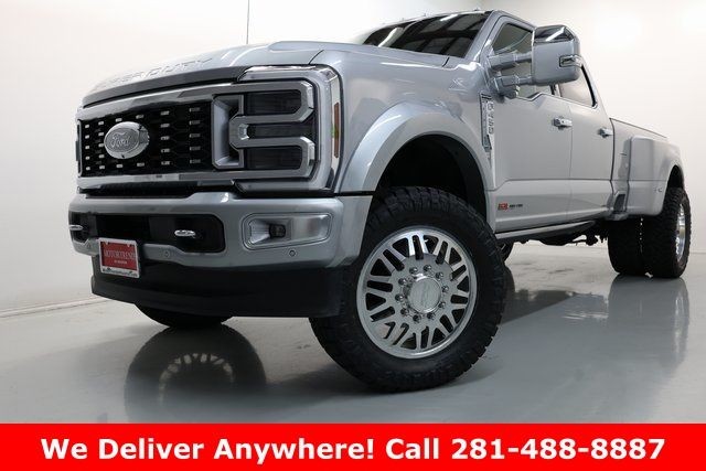 Ford Super Duty F-450 DRW Vehicle Full-screen Gallery Image 02