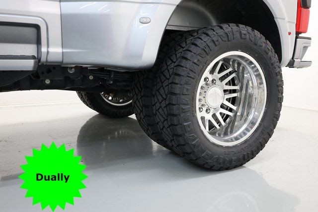 Ford Super Duty F-450 DRW Vehicle Full-screen Gallery Image 05
