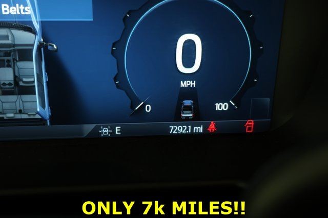 Ford Super Duty F-450 DRW Vehicle Full-screen Gallery Image 07