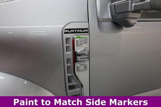 Ford Super Duty F-450 DRW Vehicle Full-screen Gallery Image 14