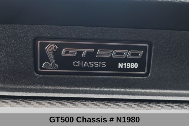 Ford Mustang Vehicle Full-screen Gallery Image 08
