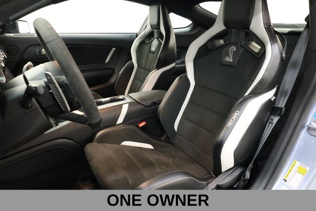 Ford Mustang Vehicle Full-screen Gallery Image 12