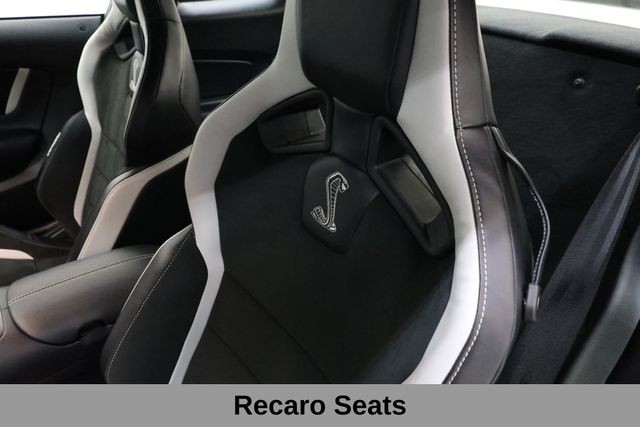 Ford Mustang Vehicle Full-screen Gallery Image 20