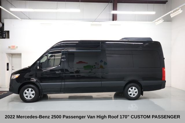 Mercedes-Benz Sprinter Passenger Van Vehicle Full-screen Gallery Image 04