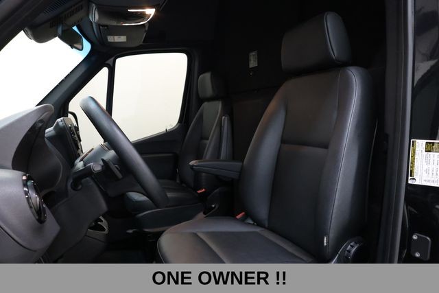 Mercedes-Benz Sprinter Passenger Van Vehicle Full-screen Gallery Image 10