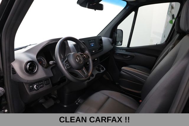 Mercedes-Benz Sprinter Passenger Van Vehicle Full-screen Gallery Image 11