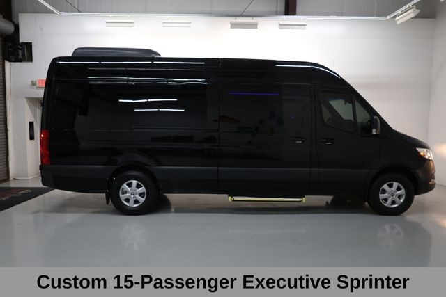 Mercedes-Benz Sprinter Passenger Van Vehicle Full-screen Gallery Image 12