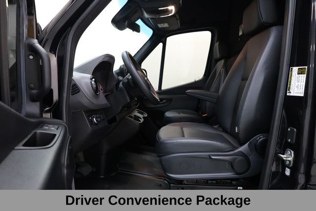 Mercedes-Benz Sprinter Passenger Van Vehicle Full-screen Gallery Image 18