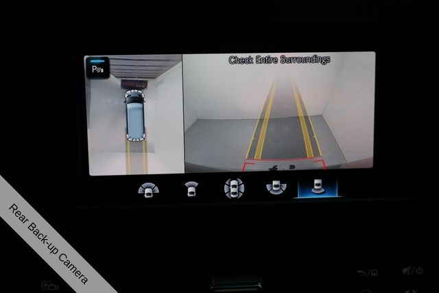 Mercedes-Benz Sprinter Passenger Van Vehicle Full-screen Gallery Image 21