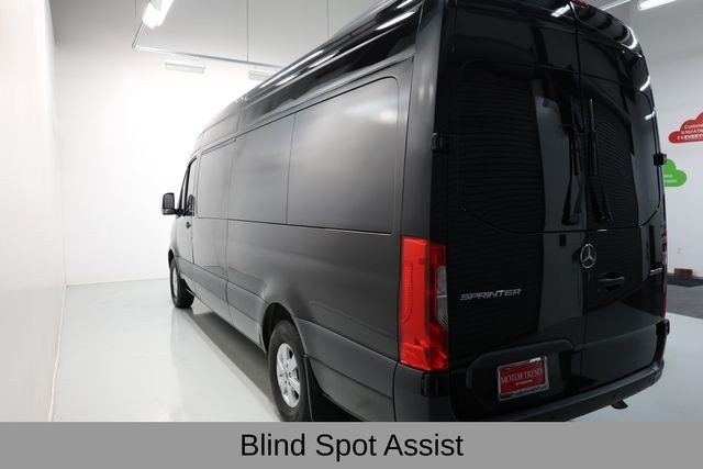 Mercedes-Benz Sprinter Passenger Van Vehicle Full-screen Gallery Image 23