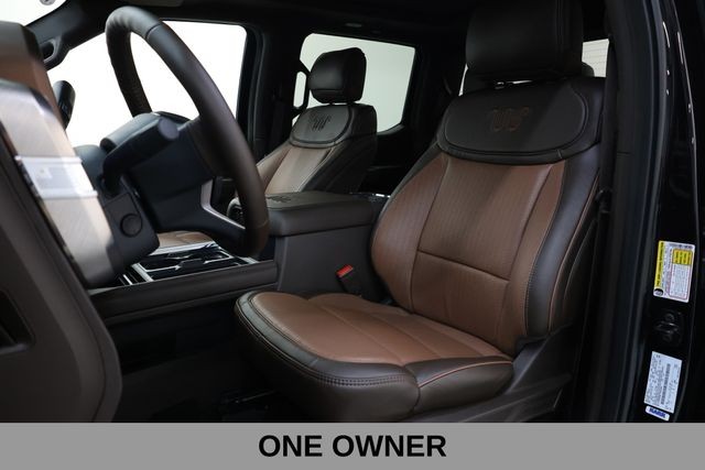 Ford Super Duty F-250 SRW Vehicle Full-screen Gallery Image 09