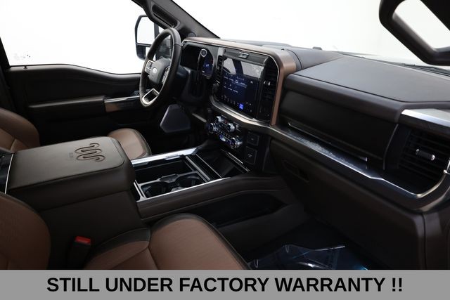 Ford Super Duty F-250 SRW Vehicle Full-screen Gallery Image 19
