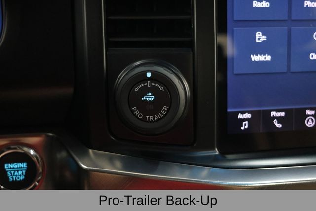 Ford Super Duty F-250 SRW Vehicle Full-screen Gallery Image 24