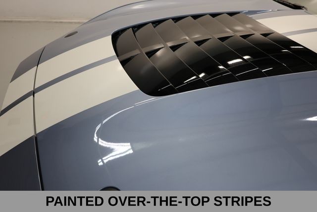 Ford Mustang Vehicle Full-screen Gallery Image 06