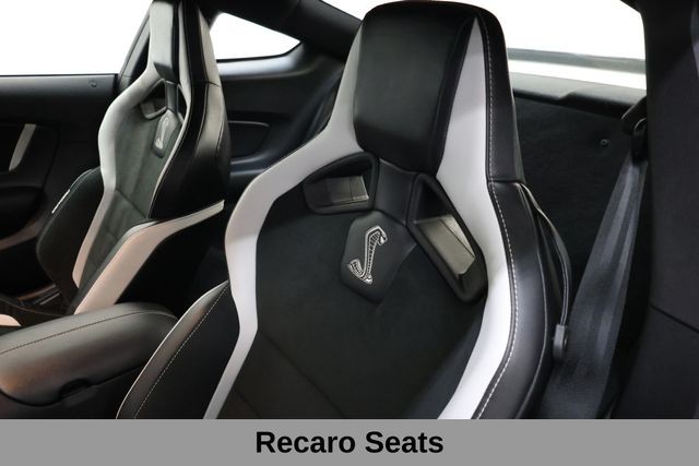 Ford Mustang Vehicle Full-screen Gallery Image 19
