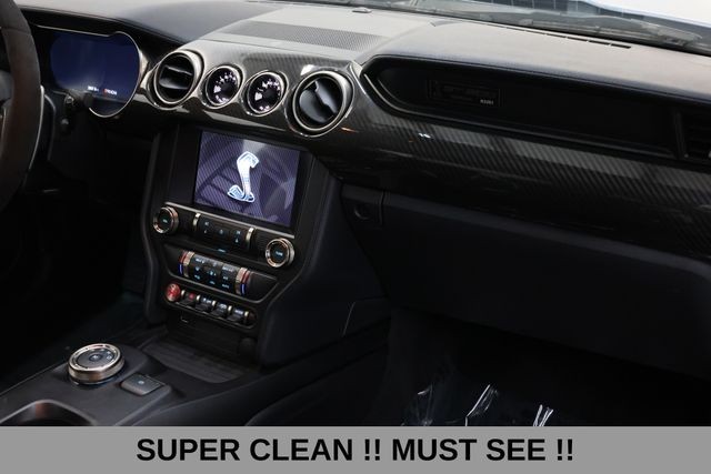 Ford Mustang Vehicle Full-screen Gallery Image 23