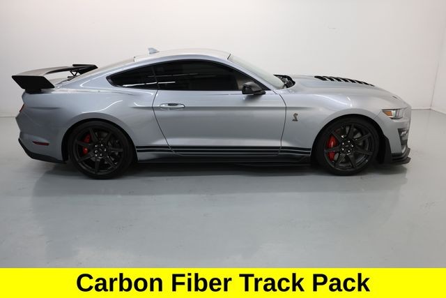 Ford Mustang Vehicle Full-screen Gallery Image 03