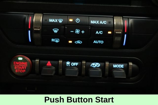 Ford Mustang Vehicle Full-screen Gallery Image 25