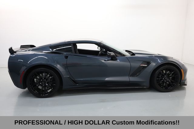 Chevrolet Corvette Vehicle Full-screen Gallery Image 05
