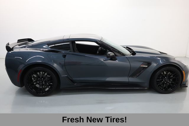 Chevrolet Corvette Vehicle Full-screen Gallery Image 08