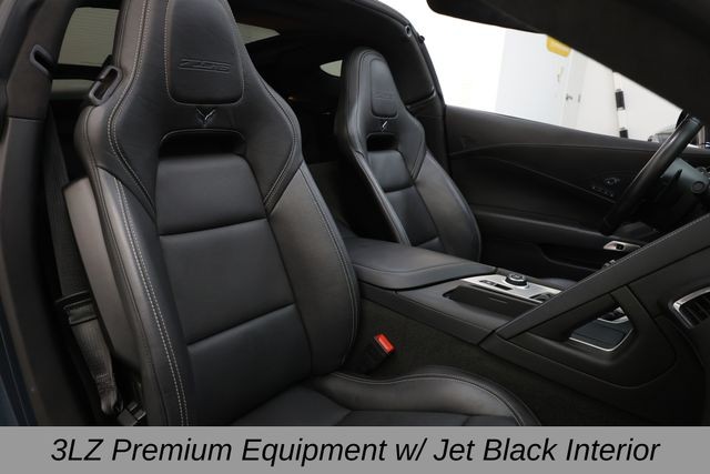 Chevrolet Corvette Vehicle Full-screen Gallery Image 15