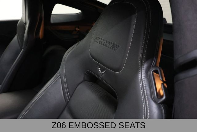 Chevrolet Corvette Vehicle Full-screen Gallery Image 16