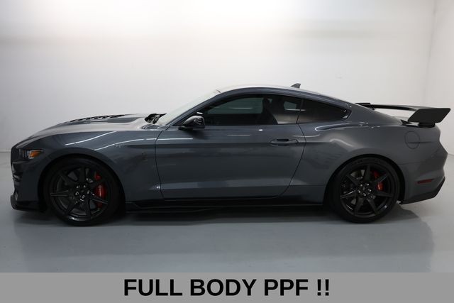 Ford Mustang Vehicle Full-screen Gallery Image 05