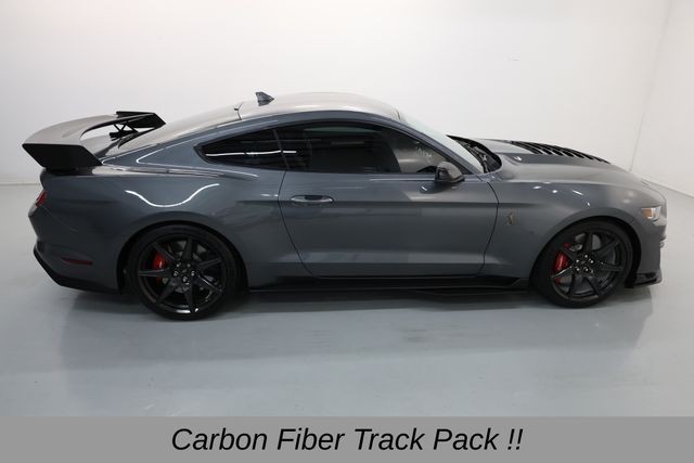 Ford Mustang Vehicle Full-screen Gallery Image 15