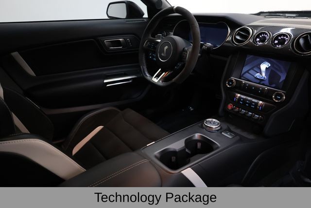 Ford Mustang Vehicle Full-screen Gallery Image 17