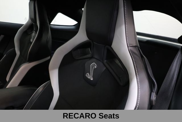Ford Mustang Vehicle Full-screen Gallery Image 23