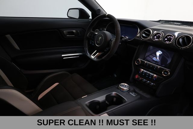 Ford Mustang Vehicle Full-screen Gallery Image 25