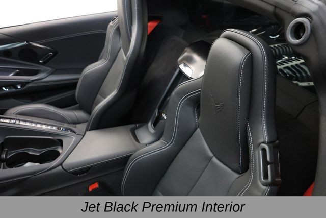 Chevrolet Corvette Vehicle Full-screen Gallery Image 17