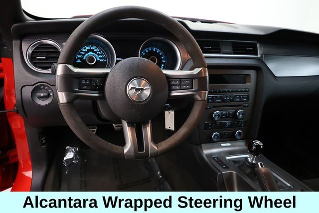 Ford Mustang Vehicle Full-screen Gallery Image 25