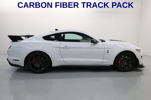 Ford Mustang Vehicle Full-screen Gallery Image 03